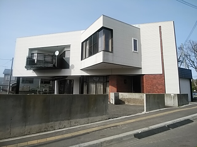 五稜郭町、公園近くの収益物件 写真1